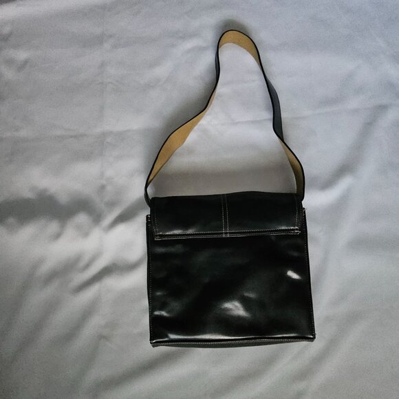 Mondani New York Black Leather Magnetic Closure Shoulder Bag - Picture 4 of 13